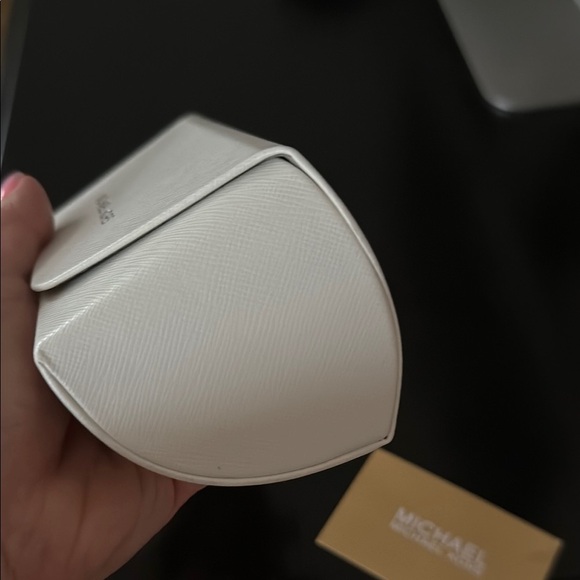 New! Michael Kors Cream Sunglasses Case - Picture 5 of 5